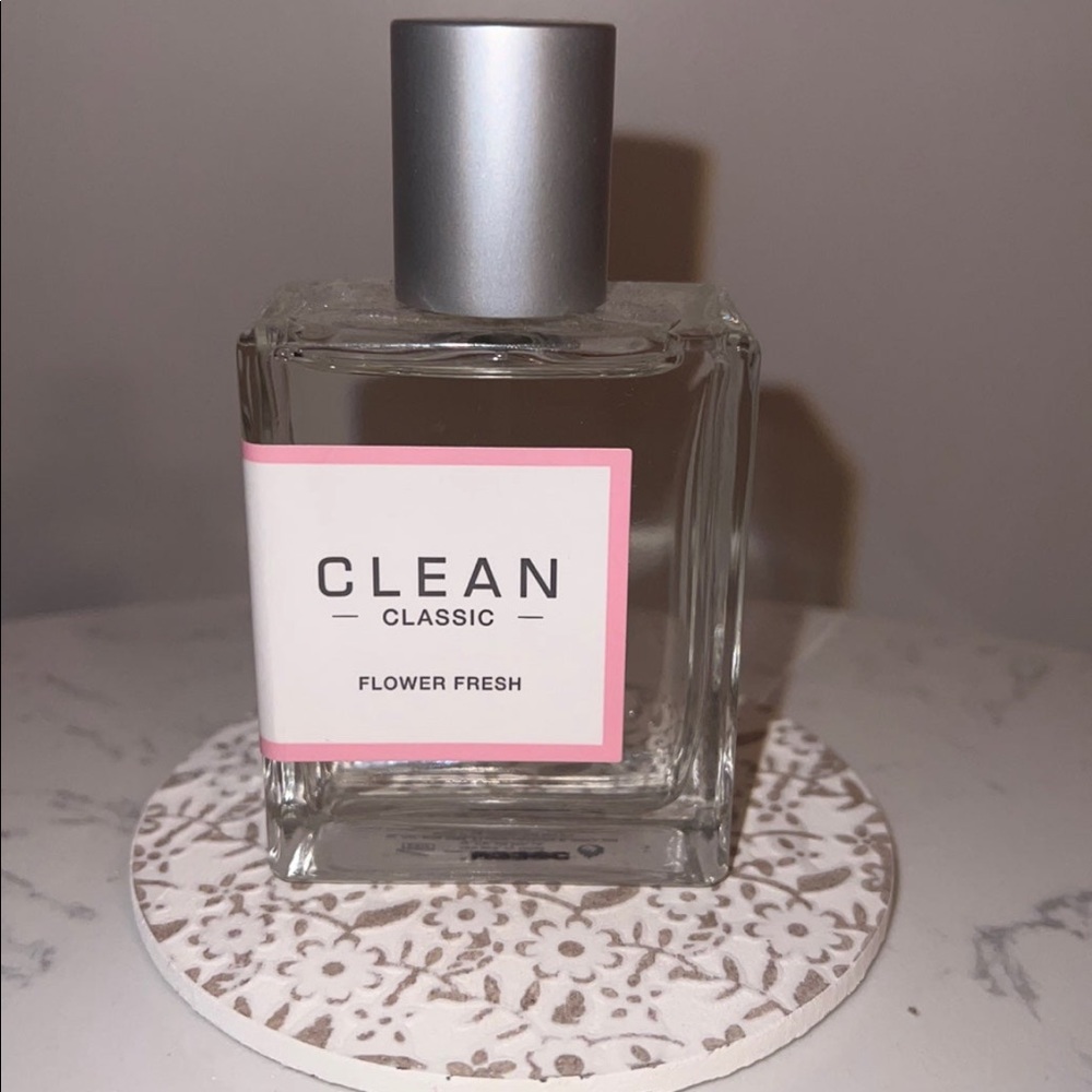Clean Classic Flower Fresh perfume